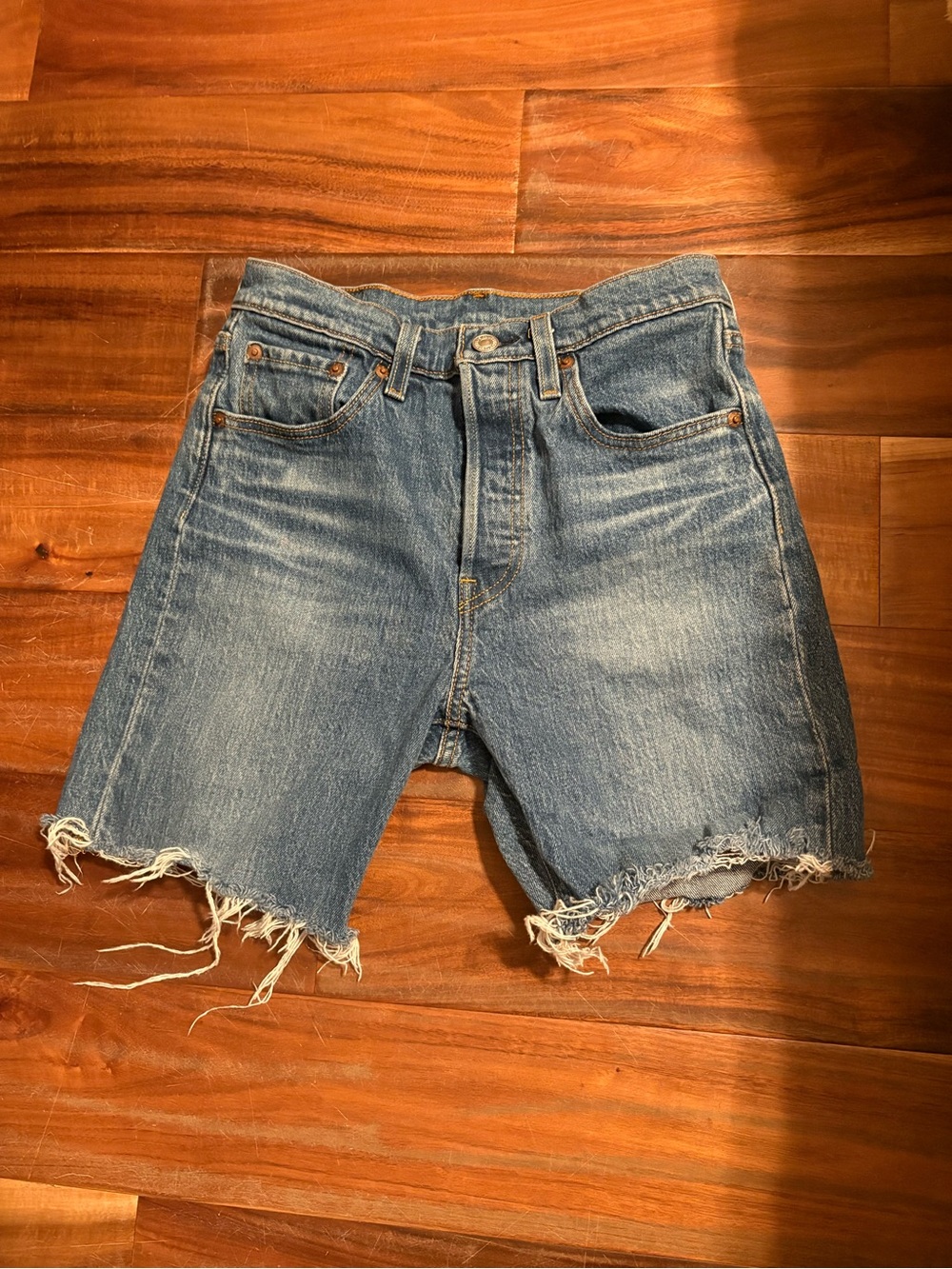 Levi’s 501 Distressed Bermuda Jean Shorts Women’s W29 Light Wash Jorts (962)